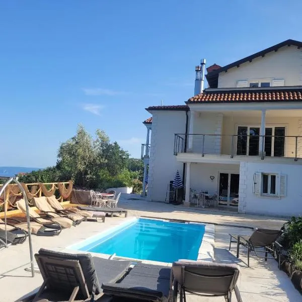 Apartments Chiara mit Meerblick und Pool und Jacuzzi, hotel Lovranban