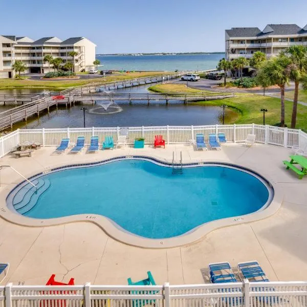 Bayfront Pensacola Beach Condo with Pool and Elevator, hotel in Pensacola Beach