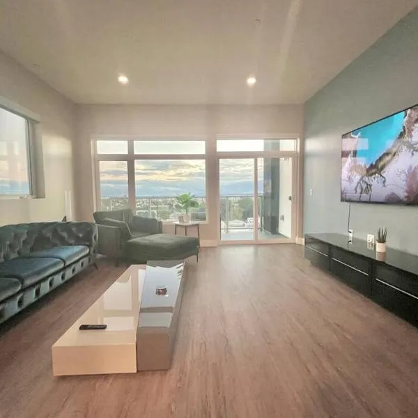 Luxe Corner Penthouse 1BR Condo on Sunset, hotel a Los Angeles
