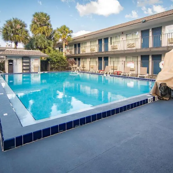 Motel 6-Kissimmee, FL - Orlando, отель в Орландо
