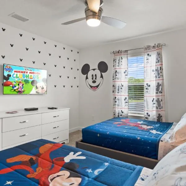 Stunning Townhouses 5 Minutes away Disney!, hotel in Kissimmee