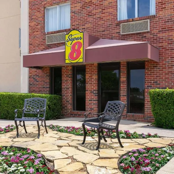 Super 8 by Wyndham Grapevine/DFW Airport Northwest, hotel v destinaci Grapevine