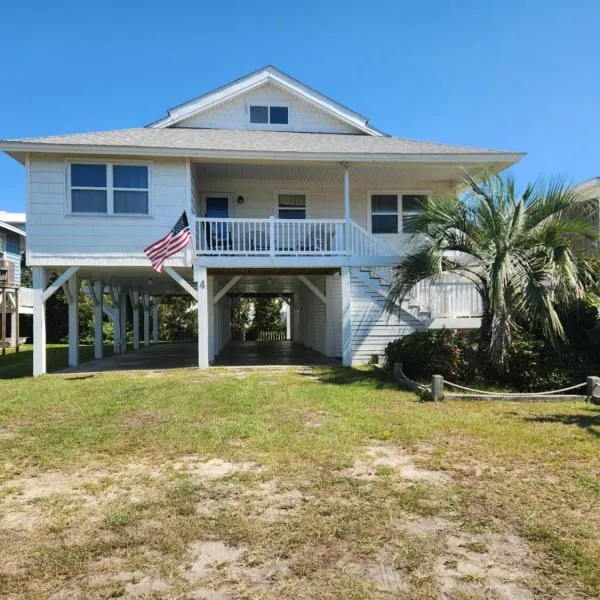 WHOLE HOUSE - Short walk to the beach, hotel in Ocean Isle Beach