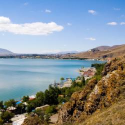 Sevan Lake 15 rannamajutust